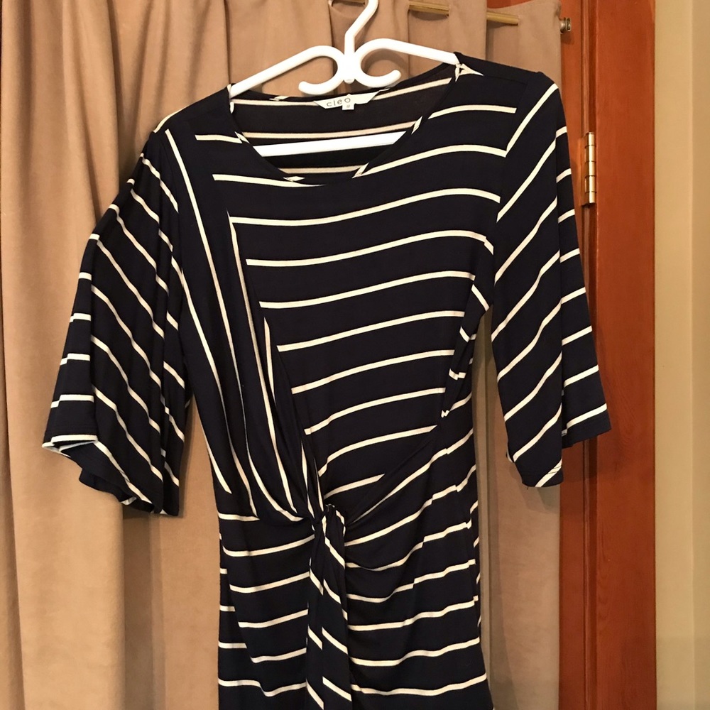 😀 $30/3 Faux wrap top navy white stripes